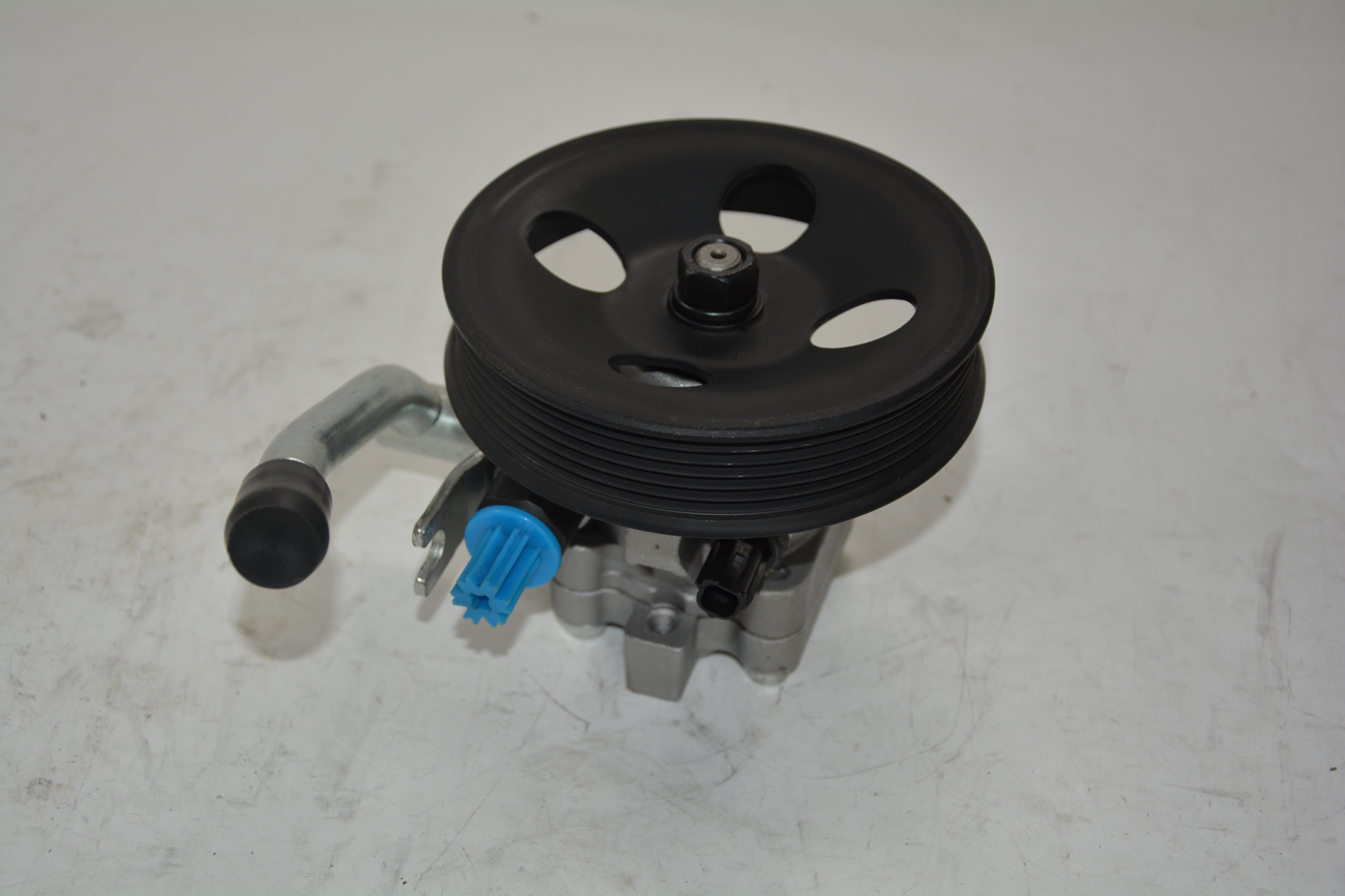 Hydraulic Power Steering Pump for KIA SORENTO Hyundai Santa Fe Ix45 57100-2W000 